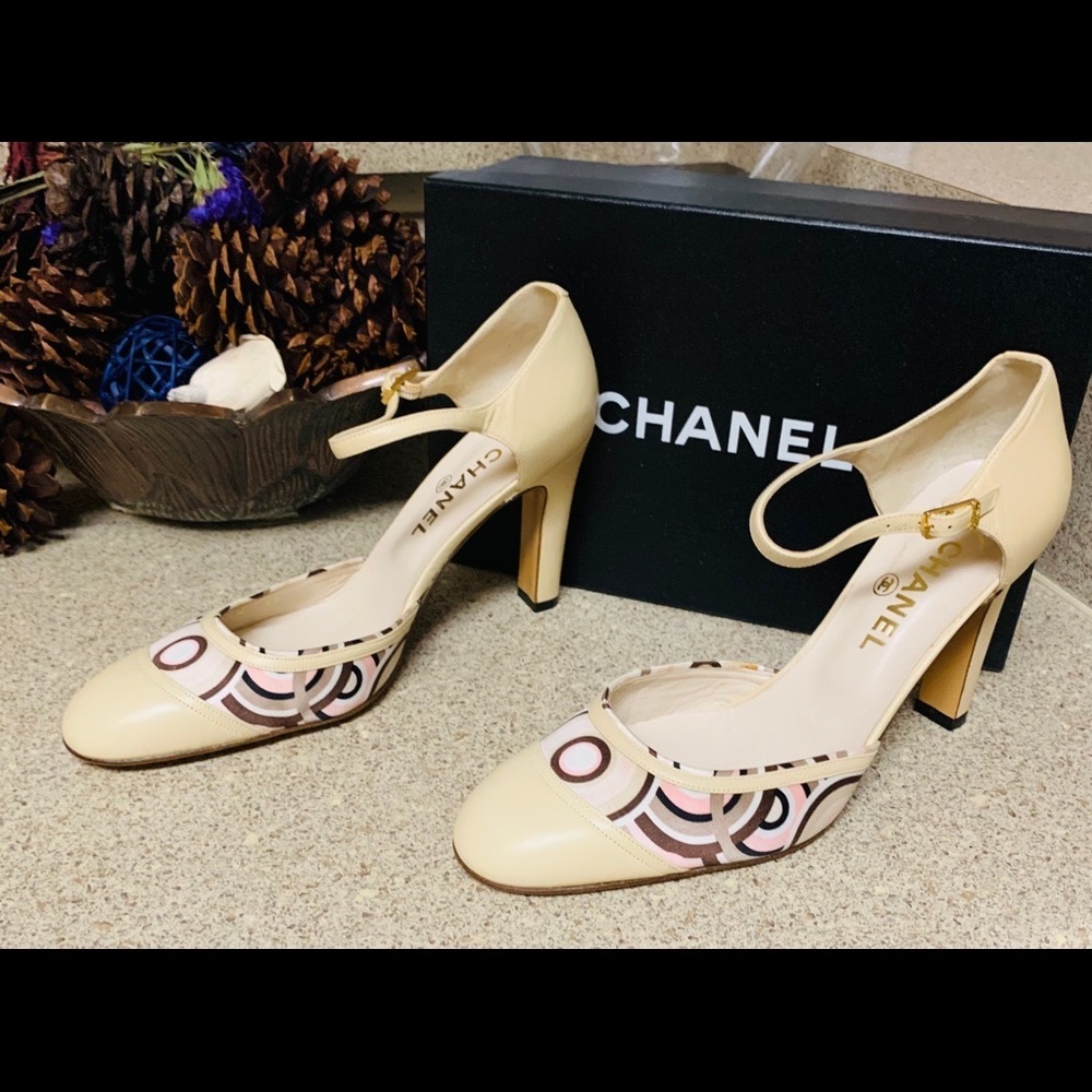 💯 Chanel cream heels